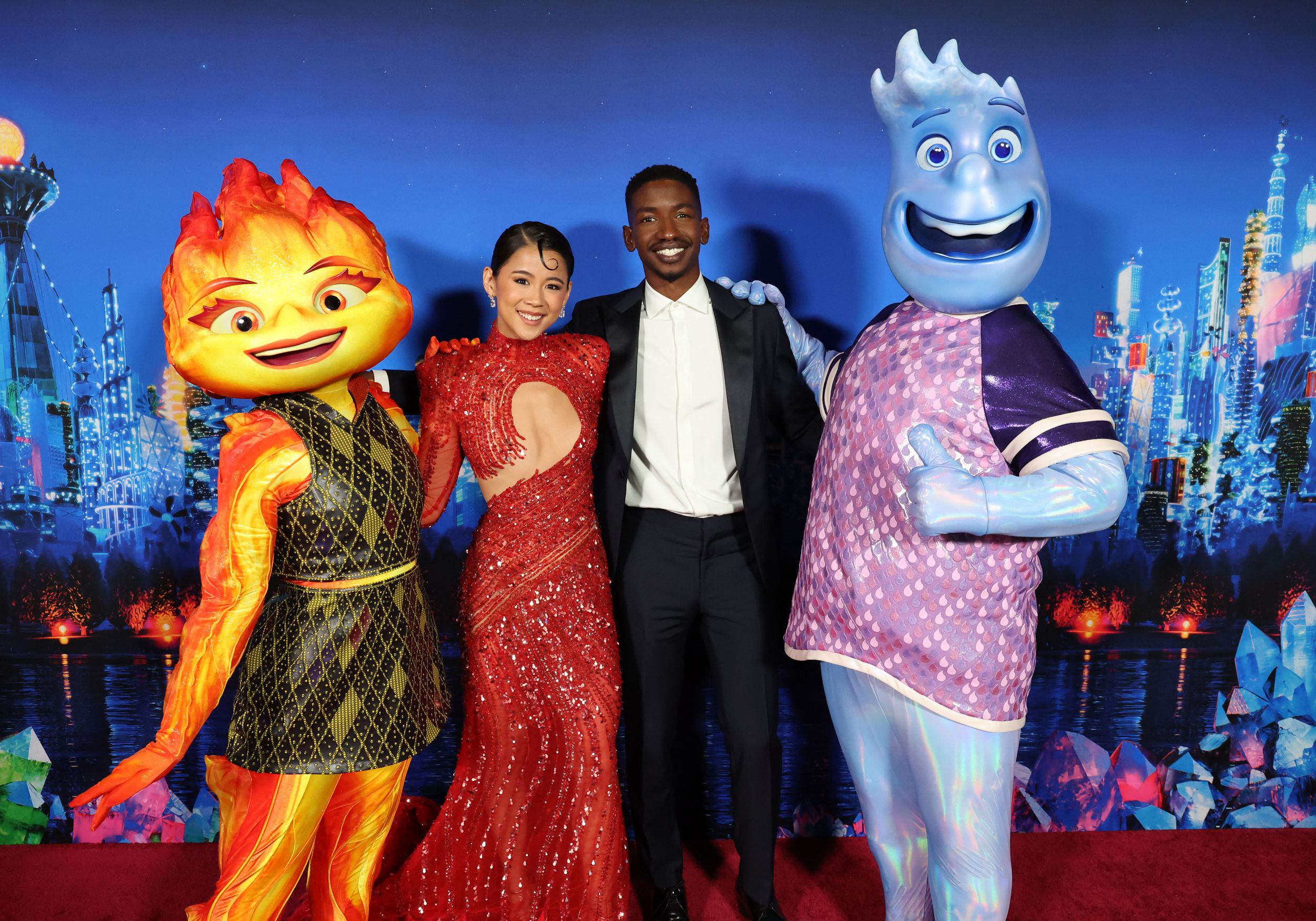 Elemental premiere pics - Filmmakers and Disney parks characters